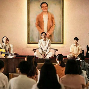 佐山爱医院看望病人
